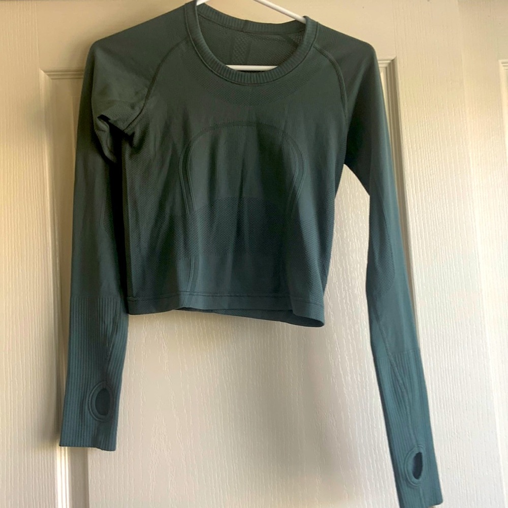 Lululemon crop l/s top size small